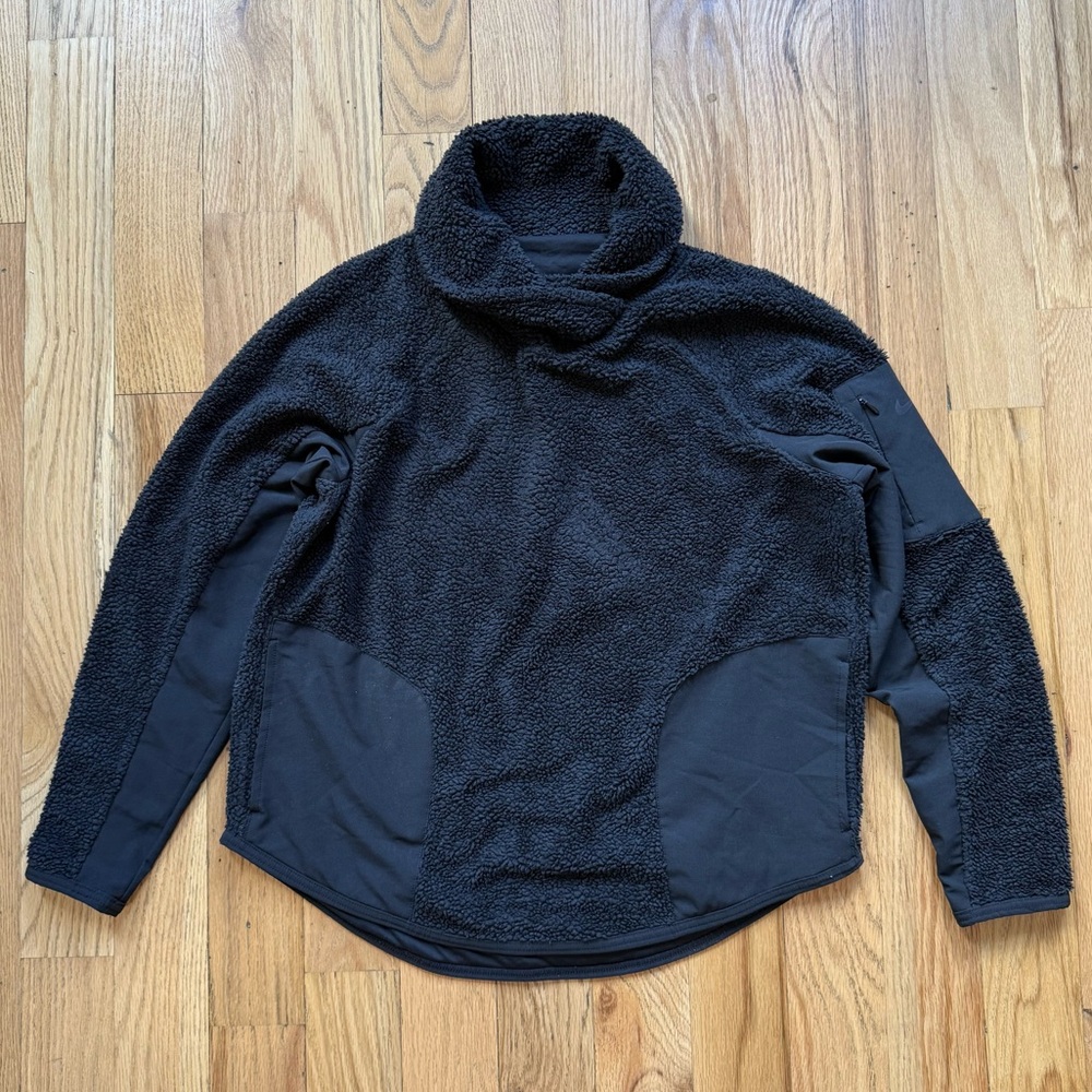 Nike High Neck Pullover in Black